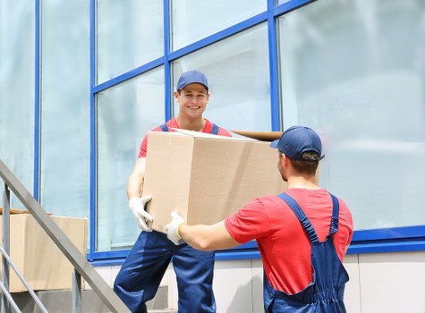 Office removal planning and loading in a French city street